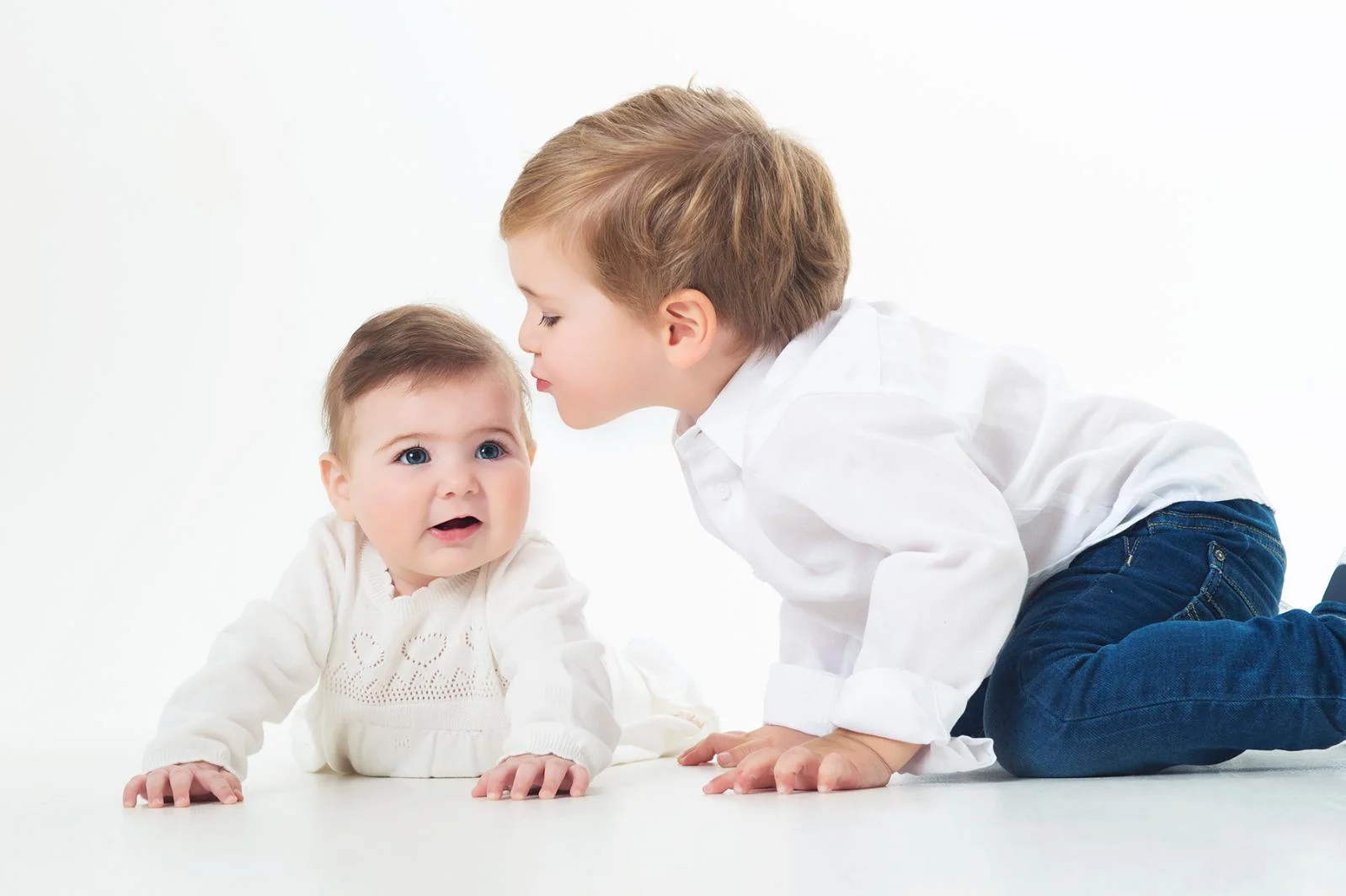 Family Photoshoot Styling Tips: Complete Outfit & Colour Guide for Sydney Families 4 Family Photoshoot Styling Tips - Orpico Photography